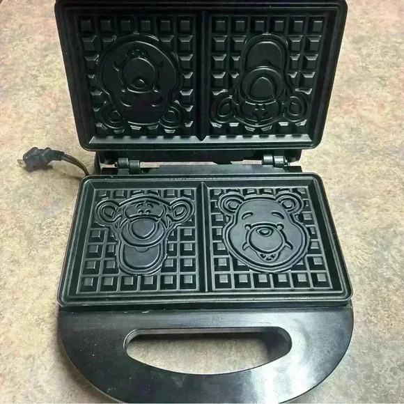 Villaware Disney Winnie the Pooh & Tigger Waffler Waffle Maker Iron Works! - Picture 2 of 9